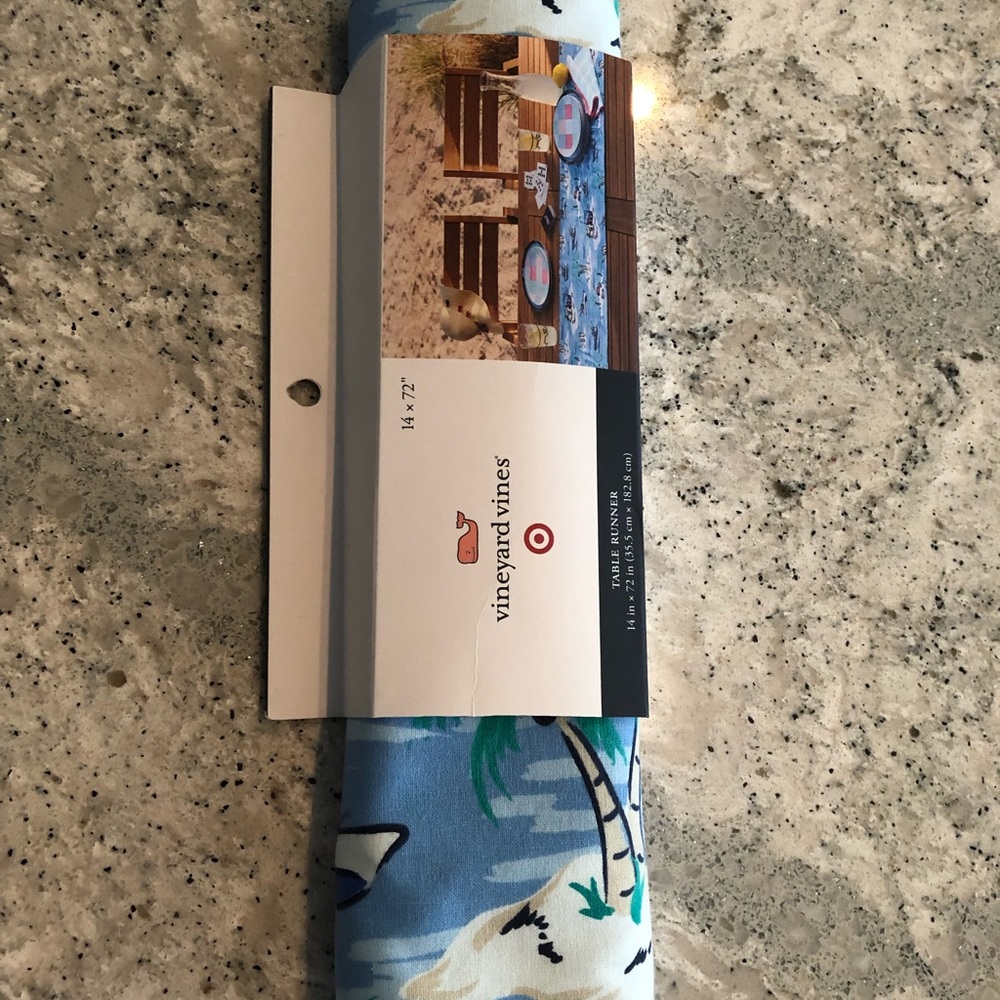 NWT Vineyard Vines for Target table runner